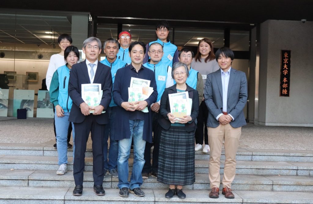 小石川植物園環境整備チームの「ギンナン」活動